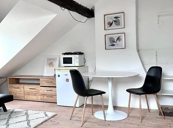 Loft Apartment Close To Metro Palmovka