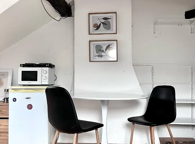 Loft Apartment Close To Metro Palmovka